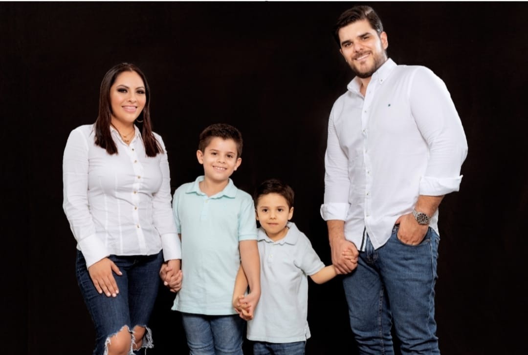Una familia unida dentro de la comunidad